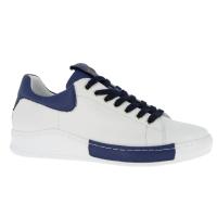 Charlotte sneaker i vittt med marina detaljer.